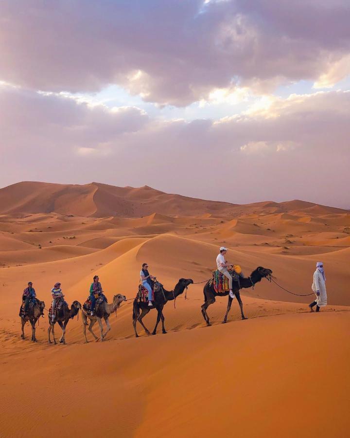 Отель Merzouga Traditional Tents With Heating Экстерьер фото