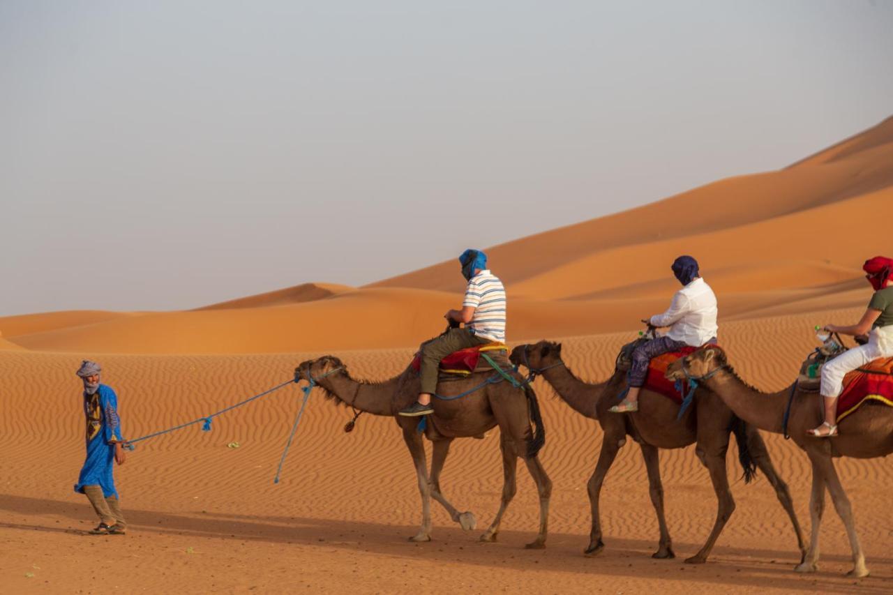 Отель Merzouga Traditional Tents With Heating Экстерьер фото